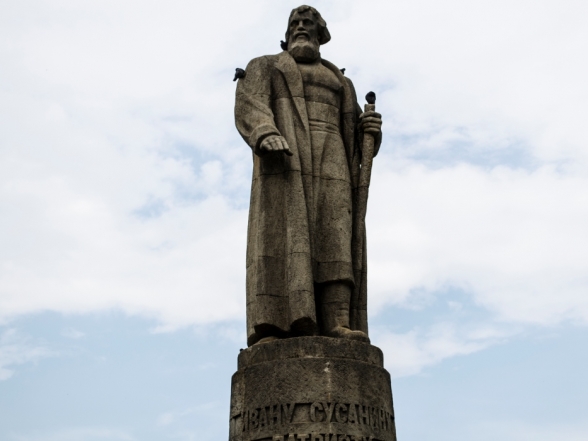 Памятник Ивану Сусанину в Костроме - Памятники и мемориалы в Костроме 