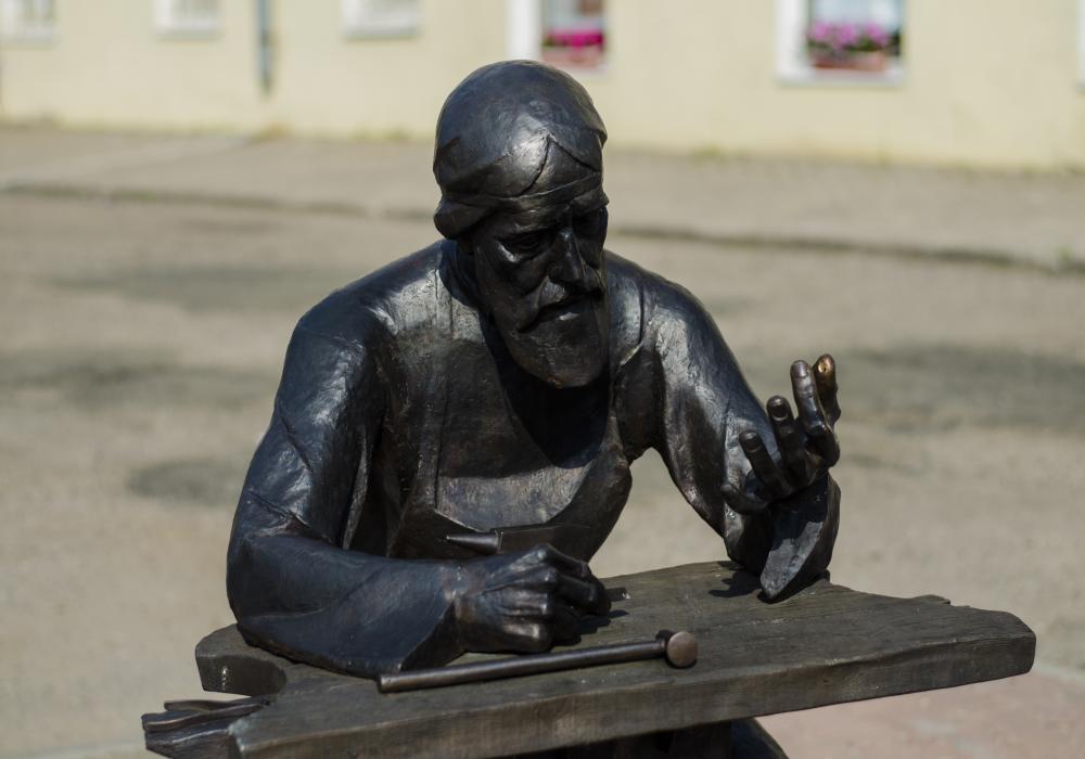 Скульптура Ювелира в Костроме - Памятники и арт-объекты Костромы