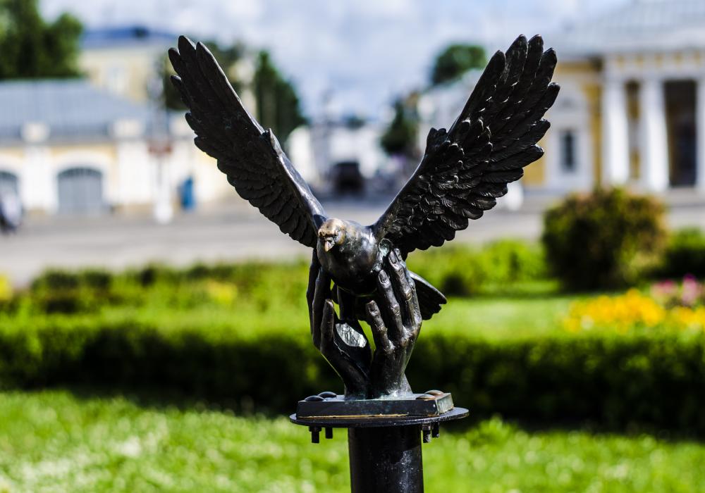 Скульптура голубя в Костроме - Памятники и арт-объекты Костромы