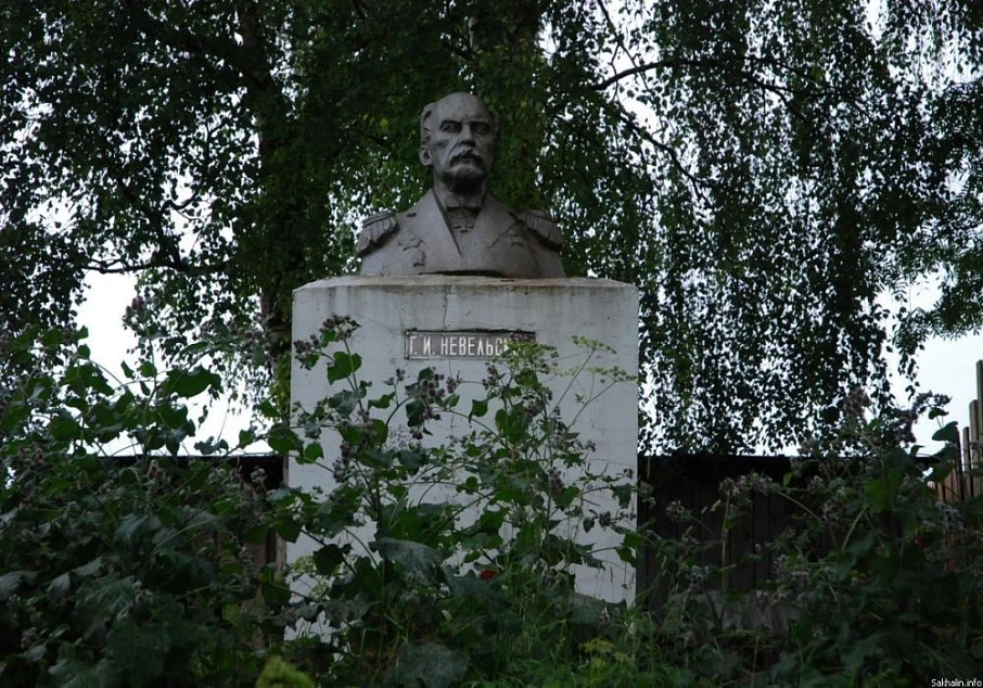 Бюст Геннадия Невельского в Солигаличе - Памятники и мемориалы Костромы 