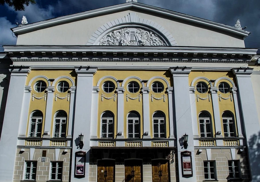 Здание Костромского драматического театра  - Памятники архитектуры Костромы 