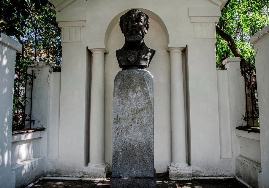 Бюст Алексея Писемского в Костроме - Памятники и мемориалы в Костроме 