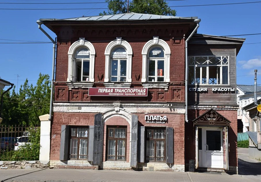 Дом Щеброва (с лавкой)