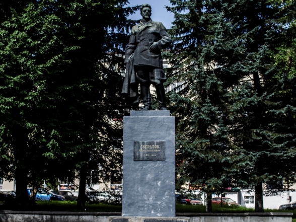 Памятник Якову Свердлову в Костроме - Памятники и мемориалы Костромы 