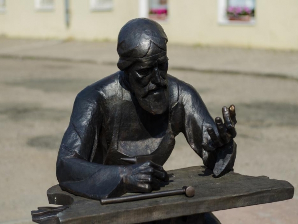 Скульптура Ювелира в Костроме - Памятники и арт-объекты Костромы