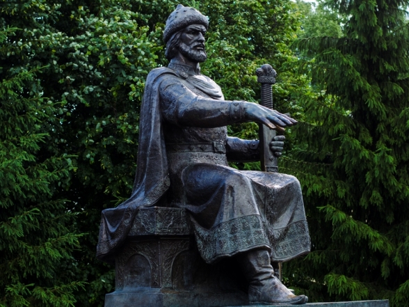 Памятник Юрию Долгорукому в Костроме - Памятники и мемориалы Костромы