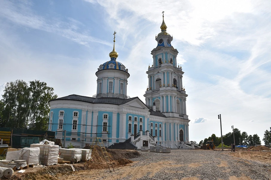 В Костроме благоустраивают территорию кремля