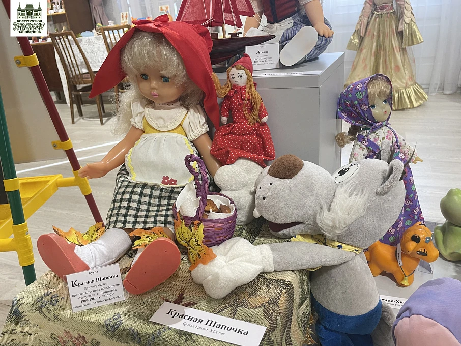 В Музее кукол Костромского музея-заповедника открылась волшебная мини-выставка «Азбука сказочных героев»