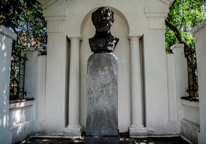 Бюст Алексея Писемского в Костроме - Памятники и мемориалы в Костроме 
