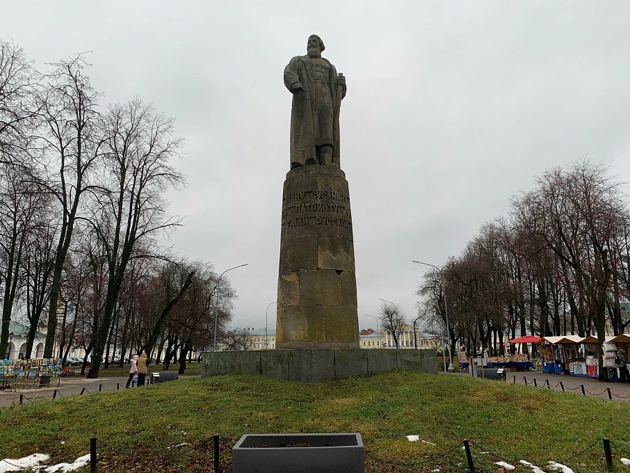 Памятник Ивану Сусанину в Костроме - Памятники и мемориалы в Костроме 